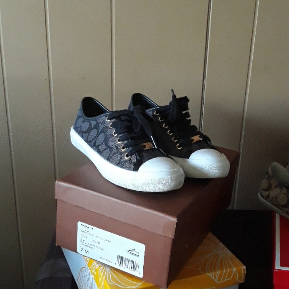 Coach shoe - Picture 3 of 4